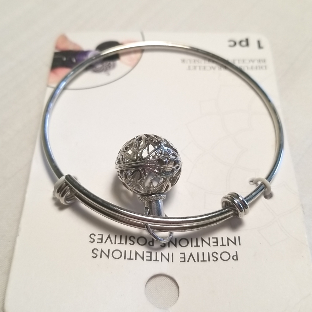 New Silver Diffuser Locket Bangle Bracelet - Picture 2 of 3
